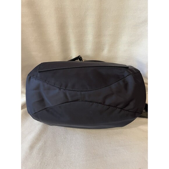 Marc Jacobs Women’s Crossbody Navy Blue Nylon Bag, Magnet Close Zip Pockets - Picture 5 of 12